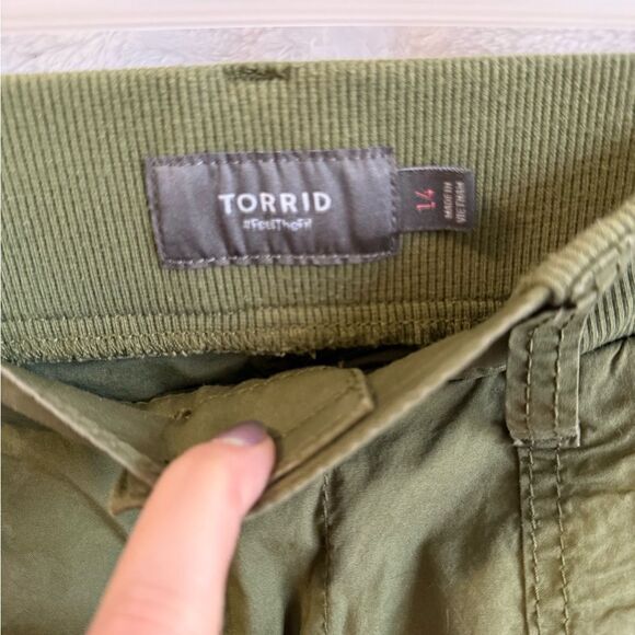 Torrid Poplin Stretch Utility Shorts - Picture 9 of 9